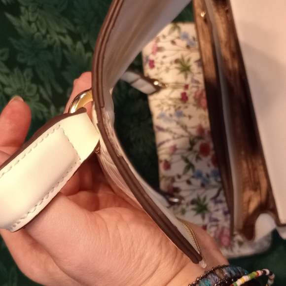 Iman Purse and (no name) Wallet - Picture 11 of 16